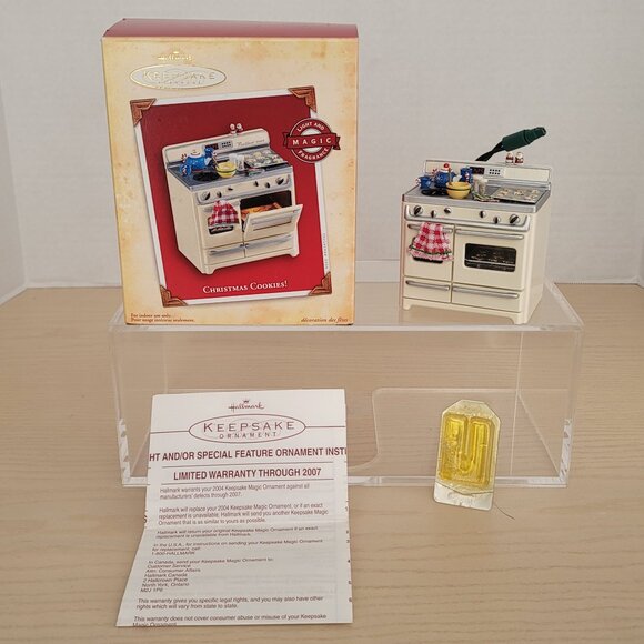 Hallmark Keepsake 2004 Magic Christmas Cookies Stove Light Up Christmas Ornament - Picture 1 of 17